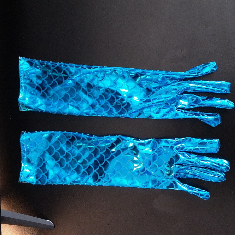 Shiny Blue Mermaid Scale Gloves